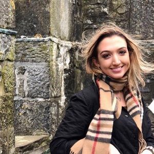 Meet your Posher, Caroline